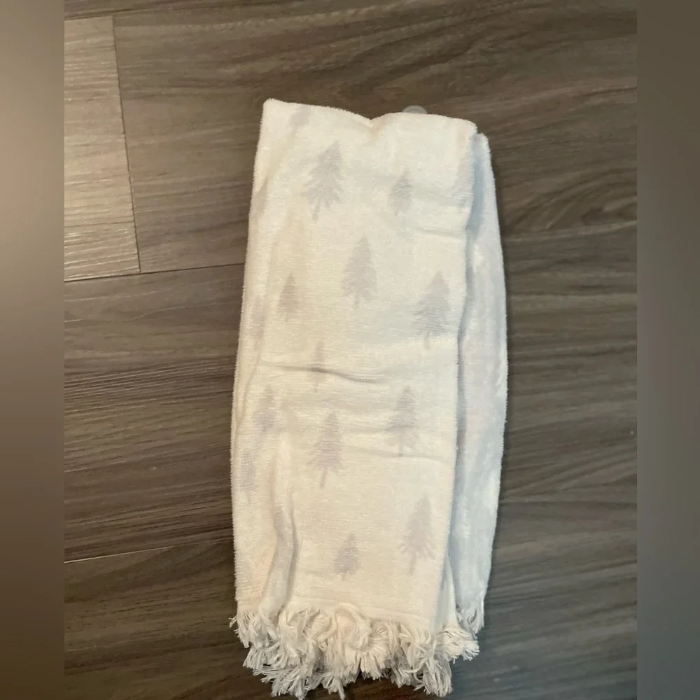 Wondershop White and Gray White Trees Hand Towels set of 2-NWOT